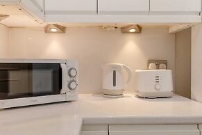 Roomy 3BD by Hampstead Heath!