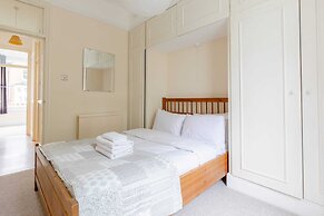 Roomy 3BD by Hampstead Heath!