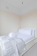 Roomy 3BD by Hampstead Heath!