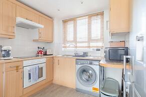 Spacious 3BD Flat, Close to Tube - Fulham!
