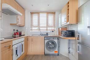 Spacious 3BD Flat, Close to Tube - Fulham!