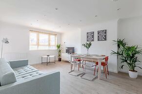 Spacious 3BD Flat, Close to Tube - Fulham!