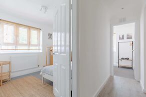 Spacious 3BD Flat, Close to Tube - Fulham!