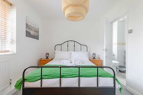 Spacious 3BD Flat, Close to Tube - Fulham!