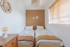 Spacious 3BD Flat, Close to Tube - Fulham!