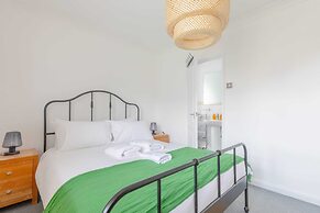 Spacious 3BD Flat, Close to Tube - Fulham!