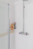 Spacious 3BD Flat, Close to Tube - Fulham!