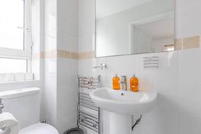 Spacious 3BD Flat, Close to Tube - Fulham!