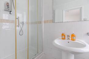 Spacious 3BD Flat, Close to Tube - Fulham!