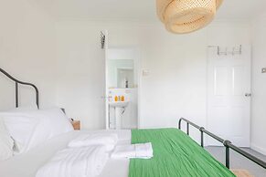 Spacious 3BD Flat, Close to Tube - Fulham!