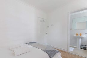 Spacious 3BD Flat, Close to Tube - Fulham!