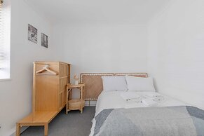 Spacious 3BD Flat, Close to Tube - Fulham!