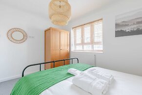 Spacious 3BD Flat, Close to Tube - Fulham!