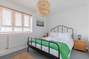 Spacious 3BD Flat, Close to Tube - Fulham!