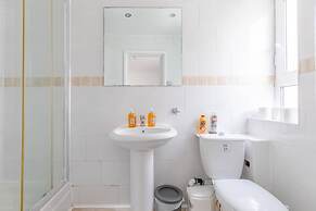 Spacious 3BD Flat, Close to Tube - Fulham!