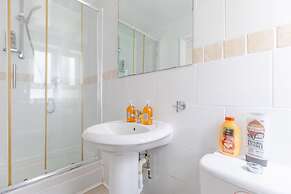 Spacious 3BD Flat, Close to Tube - Fulham!