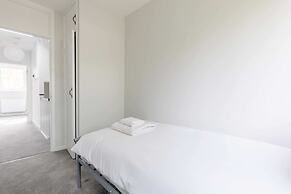 Newly Renovated 3BD Home, Islington!