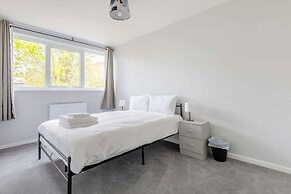 Newly Renovated 3BD Home, Islington!