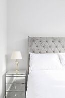 Newly Renovated 3BD Home, Islington!