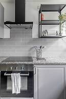 Newly Renovated 3BD Home, Islington!