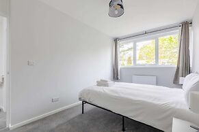 Newly Renovated 3BD Home, Islington!