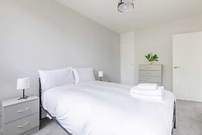 Newly Renovated 3BD Home, Islington!