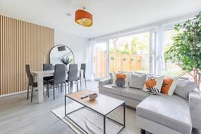 Newly Renovated 3BD Home, Islington!