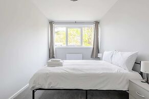 Newly Renovated 3BD Home, Islington!