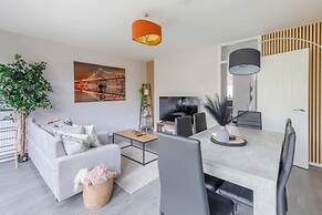 Newly Renovated 3BD Home, Islington!