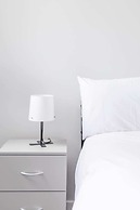 Newly Renovated 3BD Home, Islington!