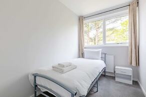 Newly Renovated 3BD Home, Islington!