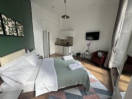 Charming Large Studio Apartment With Balcony