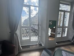 Charming Large Studio Apartment With Balcony