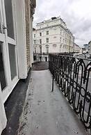 Charming Large Studio Apartment With Balcony