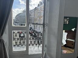 Charming Large Studio Apartment With Balcony