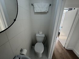 Charming Large Studio Apartment With Balcony