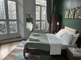 Charming Large Studio Apartment With Balcony