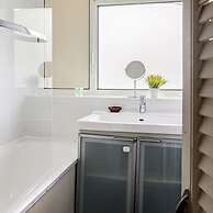 2-bed by Battersea Park