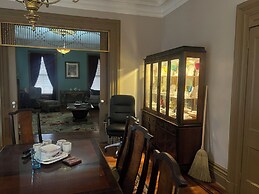 2 Br Victorian Apt 2800 sq ft 2 Floors With Full Kitchen 2 Baths and L