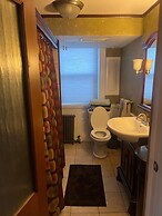 2 Br Victorian Apt 2800 sq ft 2 Floors With Full Kitchen 2 Baths and L