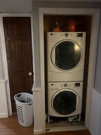 2 Br Victorian Apt 2800 sq ft 2 Floors With Full Kitchen 2 Baths and L