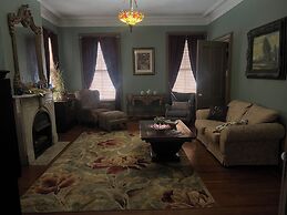 2 Br Victorian Apt 2800 sq ft 2 Floors With Full Kitchen 2 Baths and L