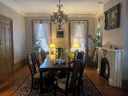 2 Br Victorian Apt 2800 sq ft 2 Floors With Full Kitchen 2 Baths and L