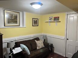 2 Br Victorian Apt 2800 sq ft 2 Floors With Full Kitchen 2 Baths and L