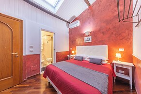 Room-skylight Double Room in History Hou