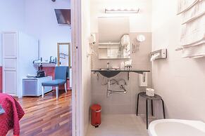 Room-skylight Double Room in History Hou