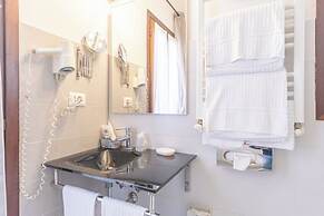 Room-family Room in History House