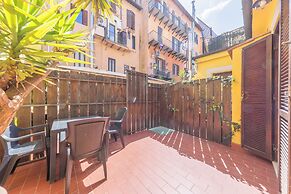 Room-family Room in History House