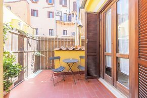 Room-family Room in History House