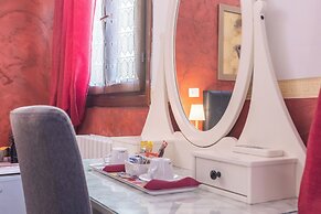 Room-family Room in History House